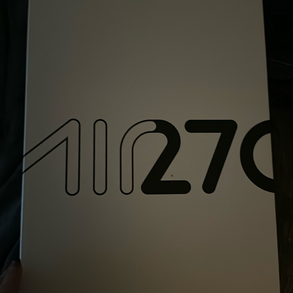 air 270 nike air max never worn never taken out of box.